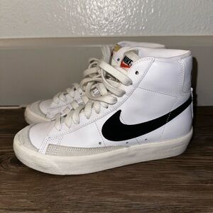 Nike Womens Blazer Mid